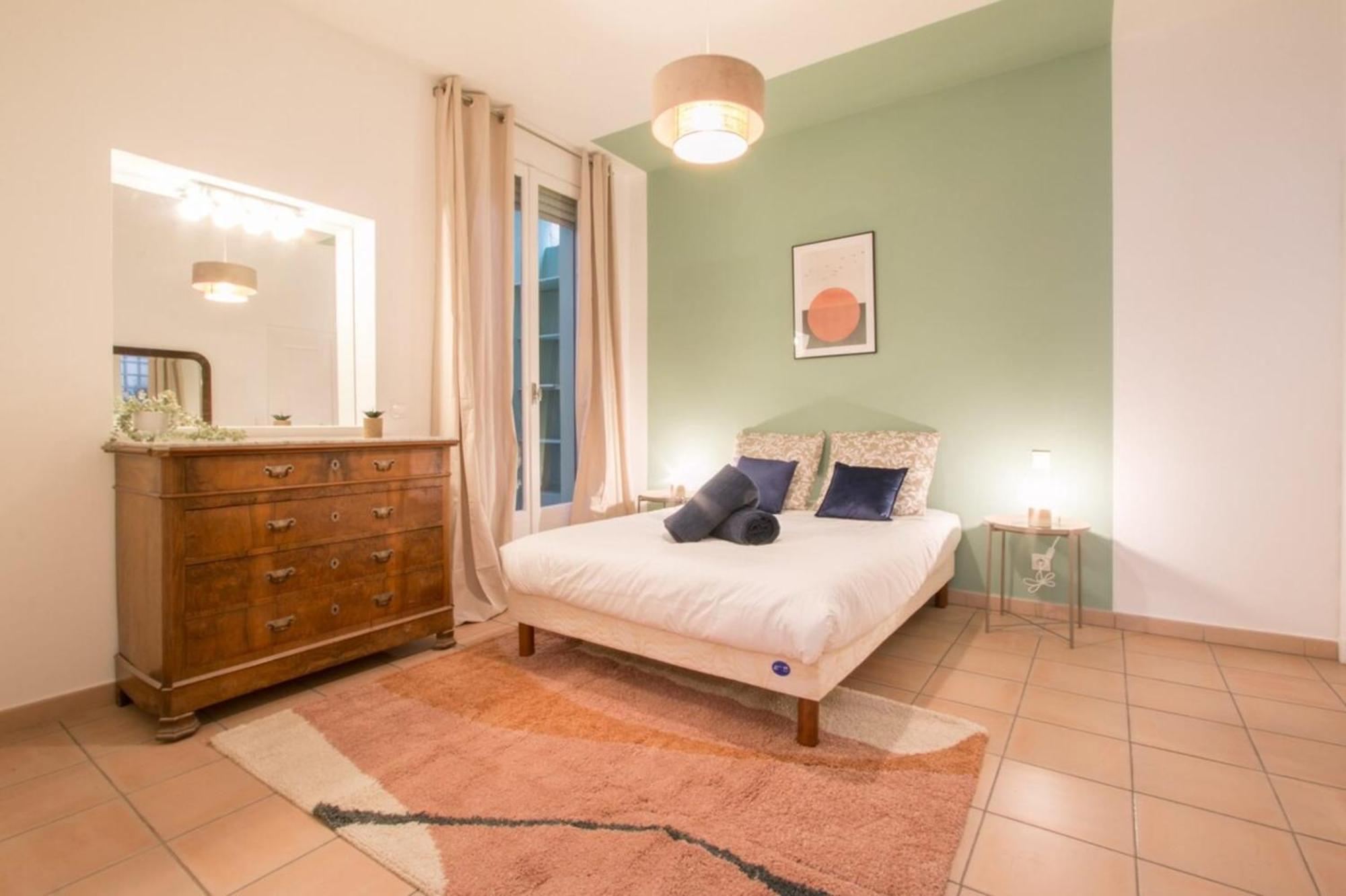 Spacious 2-Bedroom In The Centre Of Μεντόν Εξωτερικό φωτογραφία